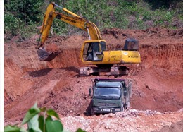 Ngang nhiên khai thác đất trái phép tại Bắc Giang